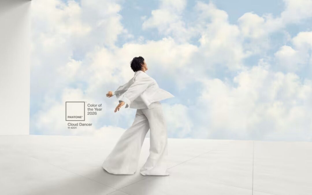 Cloud Dancer: el Color del Año de Pantone 2026 y su impacto en tu marca